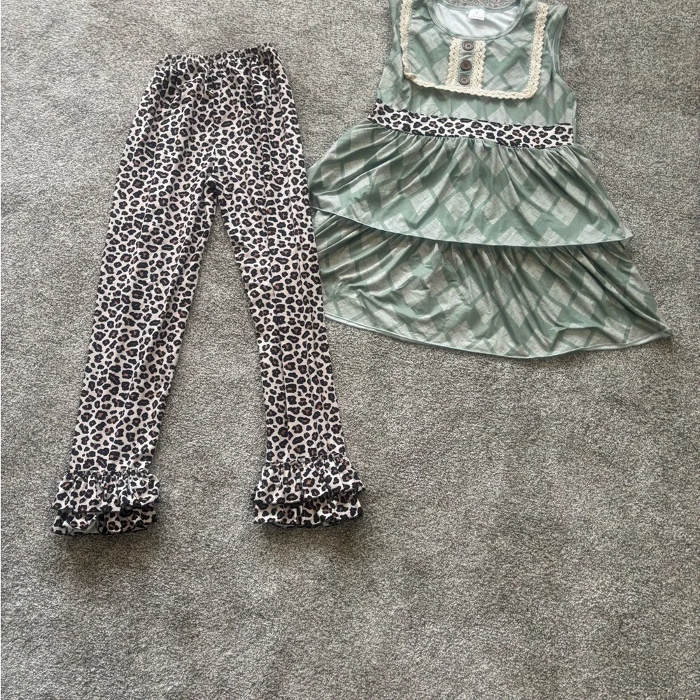 Green Layered Top‎ and Leopard Print Pants Set
